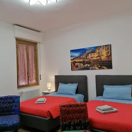Zona Naviglio * ميلان